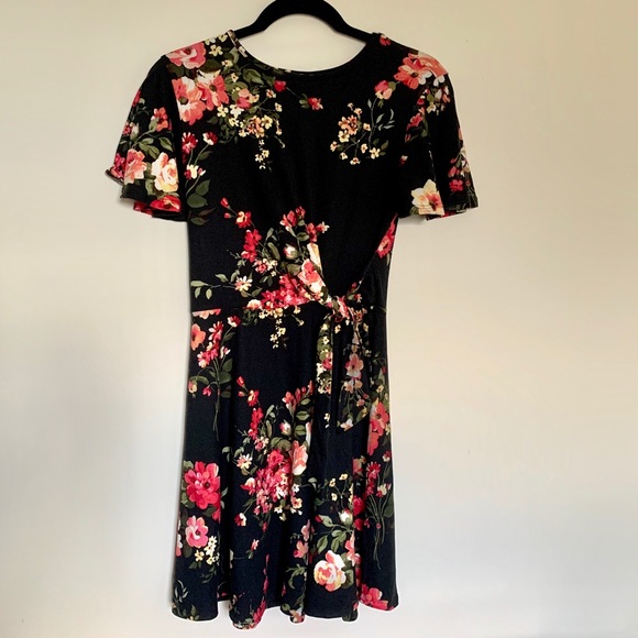 Francesca's Collections Dresses & Skirts - Francesca’s Floral Dress